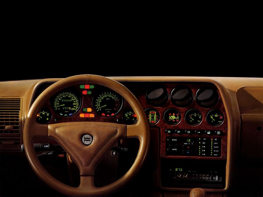  Lancia Thema 8.32 1986 года  (фото 10 из 13)